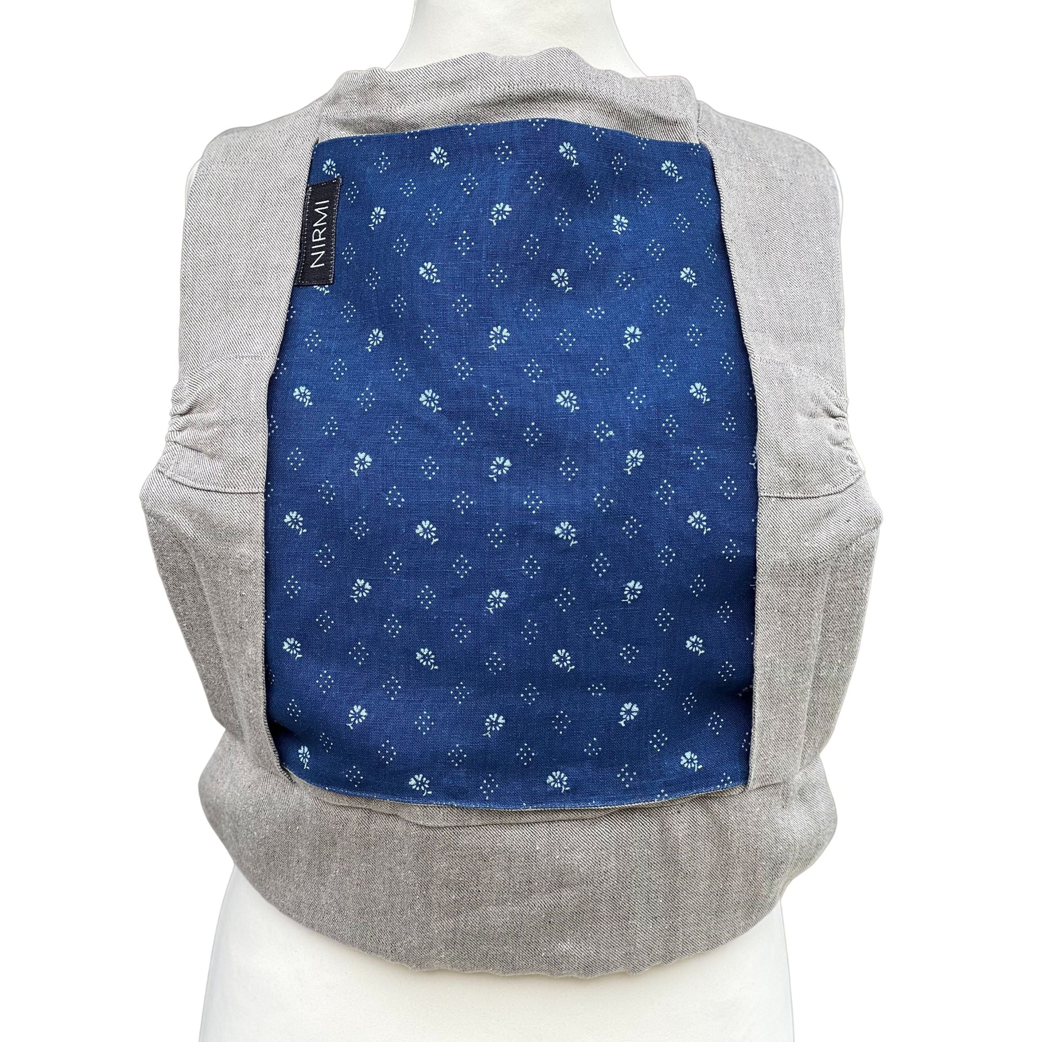 Nirmi Babytrage Babycarrier Patch Blaudruck Blumen und Rauten Austria